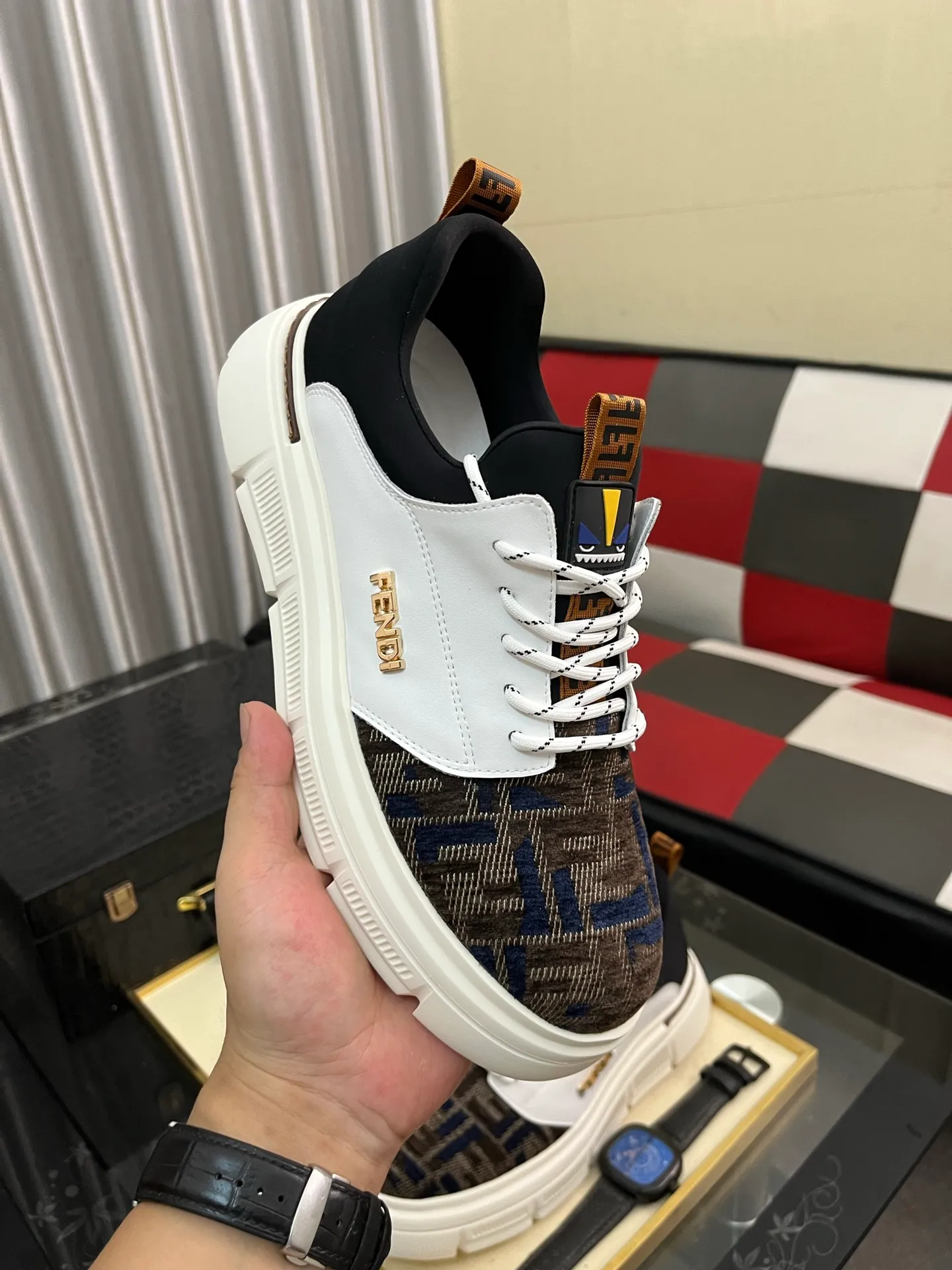 Men's Men's Shoes💰420⌚️⌚️[FENDI] Fendi's classic and comfortable men's, this complex sneaker is made of soft calfskin➕genuine leather lining➕original ultra-light rubber material with rough outsole. This unique light style is suitable for the casual and refined sensibility of this season. It is comfortable and natural on the feet. It is an everyday style for casual travel in autumn and winter! Code number: 38-442️⃣Colors available